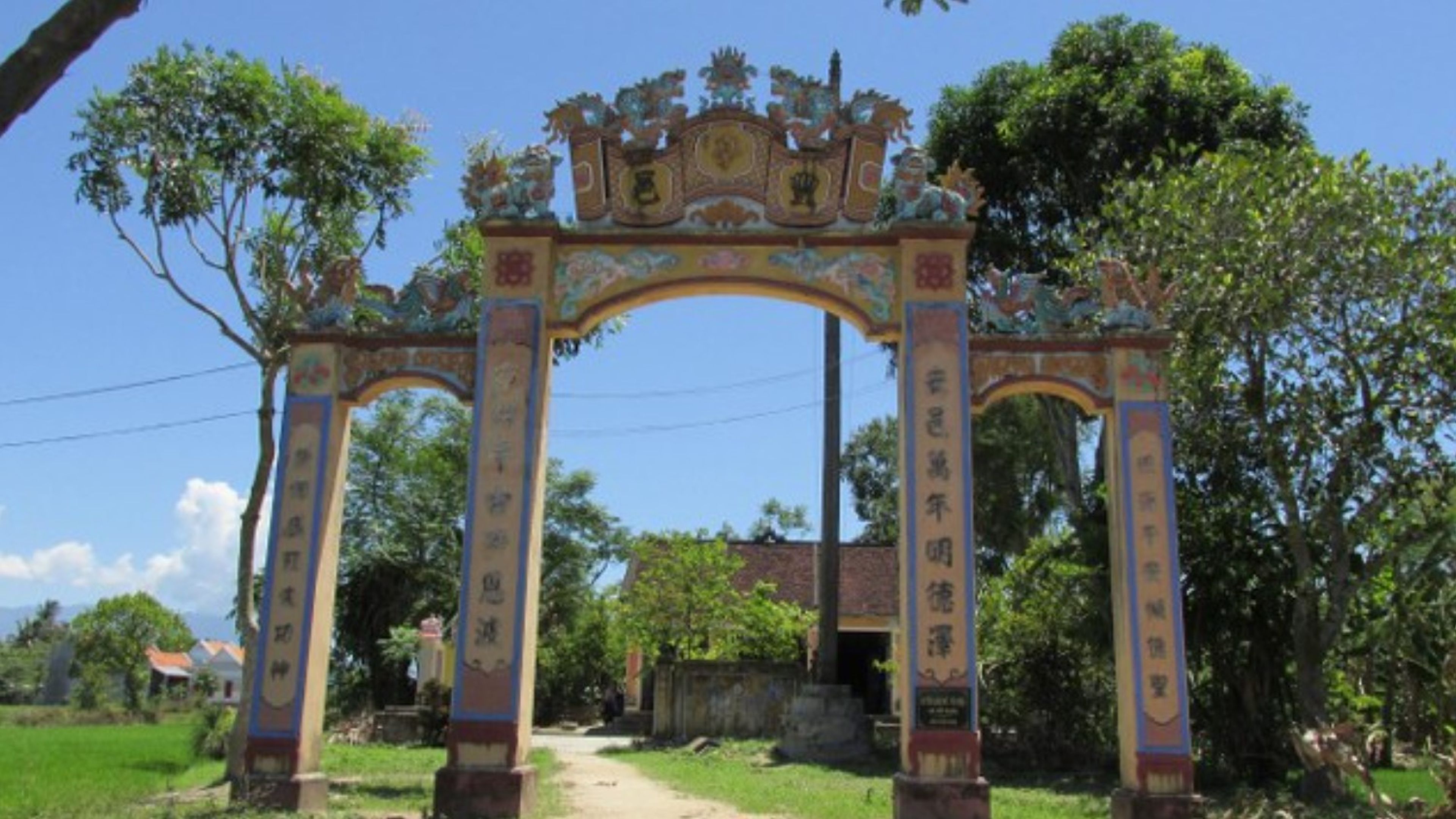 Phong Ap Communal House - Hình 1